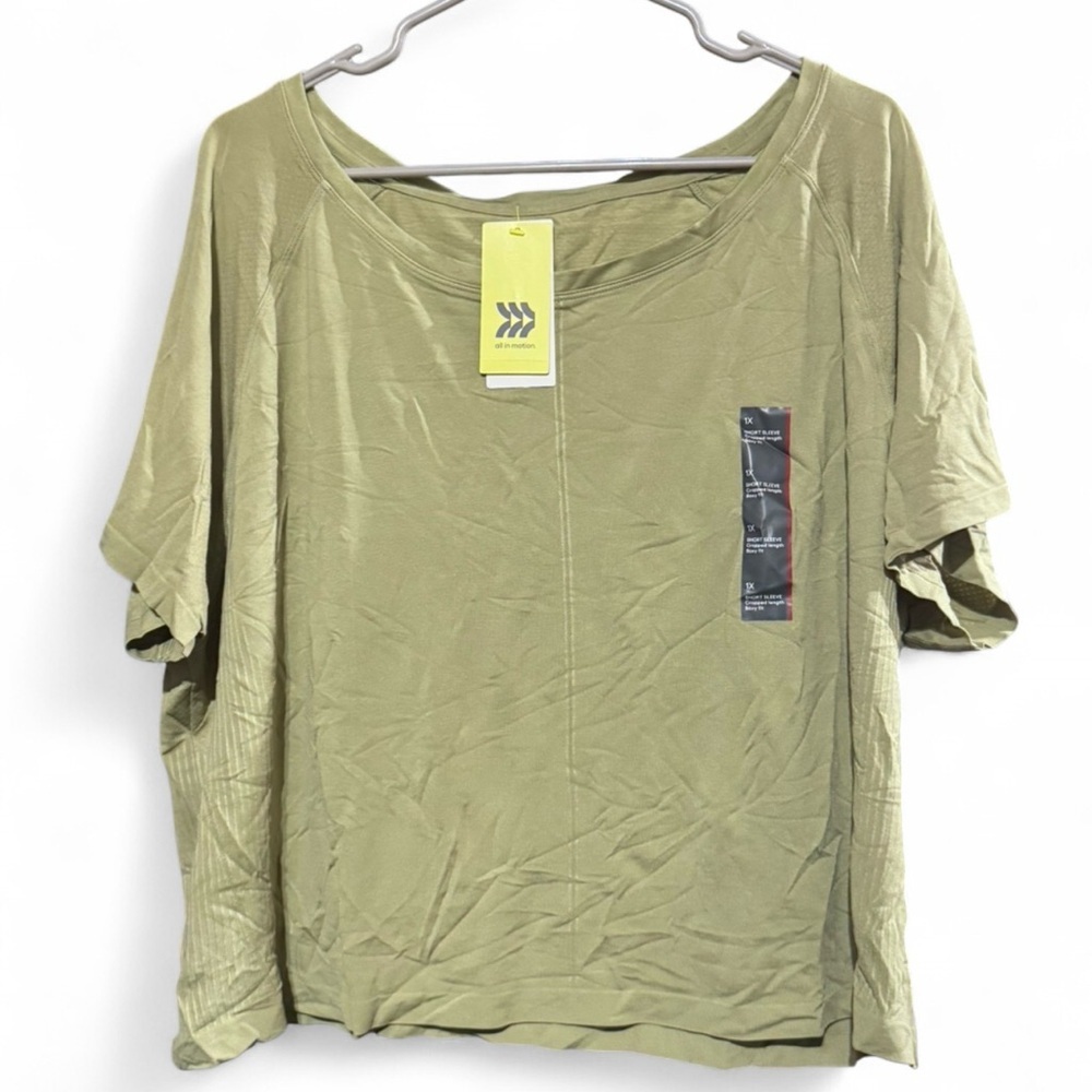 Size 1X All in Motion Short Sleeve Cropped Length Olive Green Women's Top